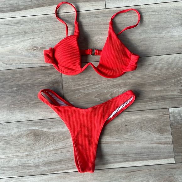 Bikini Set Red NWT Sz Medium - Picture 1 of 4